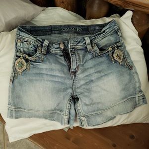 Smoke/ pet free home size 28